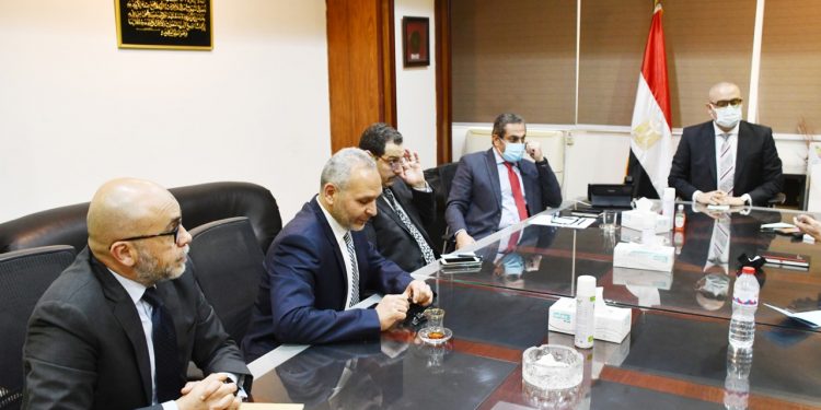 وزير الإسكان يستعرض خطة طرح الوحدات السكنية بالمدن الجديدة للمصريين العاملين بالخارج
