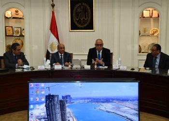 وزيرا الإسكان والعدل ومسؤلو البنك المركزي يبحثون تيسير إجراءات التمويل العقاري