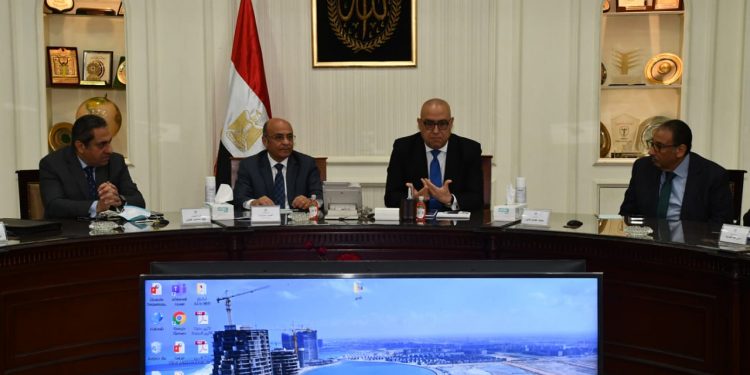 وزيرا الإسكان والعدل ومسؤلو البنك المركزي يبحثون تيسير إجراءات التمويل العقاري