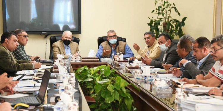 اجتماع مسئولى المقاولون العرب لمناقشة مشروعات حياة كريمة