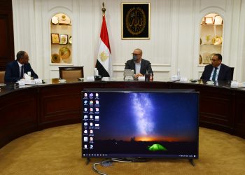 وزير الإسكان يلتقى قيادات قطاع مياه الشرب والصرف الصحى لاستعراض موقف الخدمات المُقدمة للمواطنين