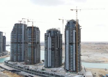 تسليم 40 عمارة.. وزير الإسكان يتابع الموقف التنفيذى للمشروعات الجارى تنفيذها بالعلمين الجديدة