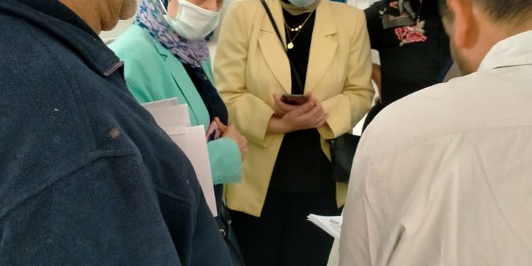 جانب من تسليم المركز الطبي