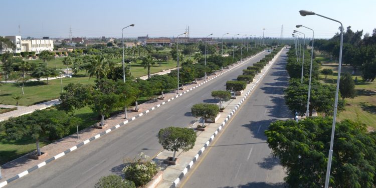 الإسكان: رفع كفاءة وتطوير الحدائق والمسطحات الخضراء بالمدن الجديدة تزامناً مع الاحتفالات بالأعياد