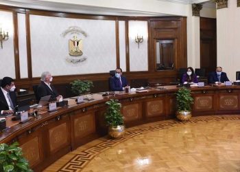 رئيس الوزراء يلتقى المهندس المعماري العالمي “أدريان سميث”