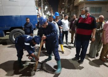 رئيس مياه سوهاج يتفقد أعمال تطهير شبكات الصرف الصحى