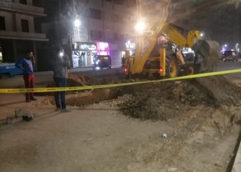 رئيس مياه المنيا يتابع أعمال اصلاح خط طرد محطة رفع صرف صحي (٥) بسمالوط