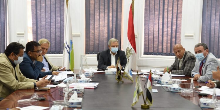 رئيس القابضة للمياه يتابع استعدادات الشركات التابعة لاستقبال موسم الصيف