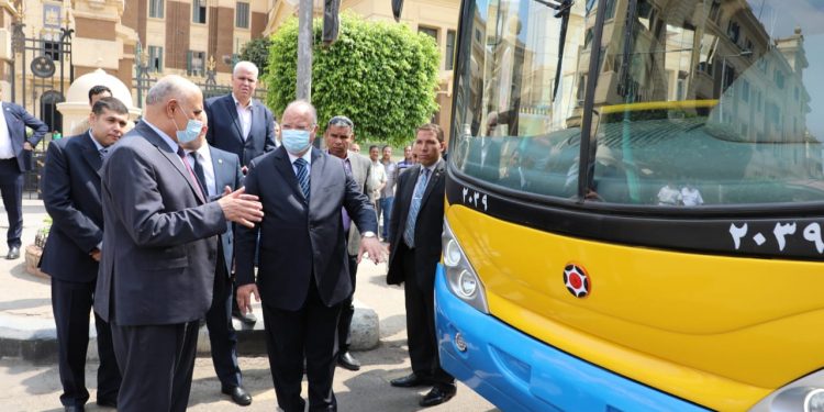 ضمن خطة تطوير 1962 أتوبيس.. محافظ القاهرة يتفقد تحويل أتوبيسات النقل العام للعمل بالغاز الطبيعى