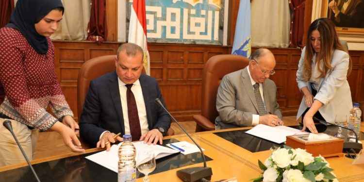 لإدارة 42 عمارة.. محافظة القاهرة توقع عقد مع صندوق التنمية الحضرية