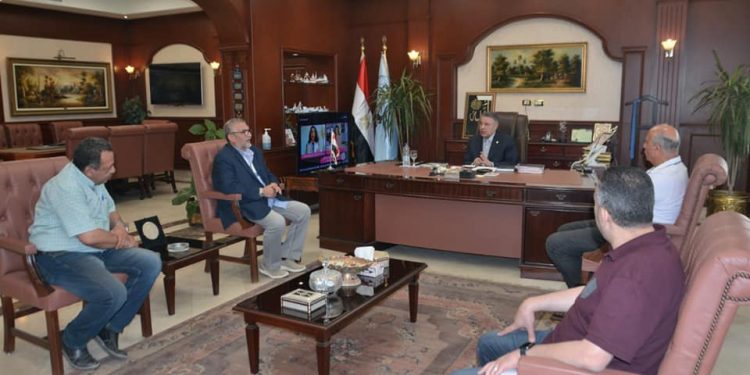 لقاء محافظ البحر الأحمر ومسئولى المقاولون العرب