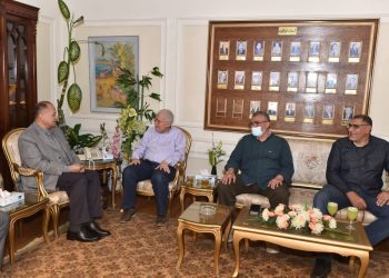 لقاء محافظ أسيوط ورئيس المقاولون العرب