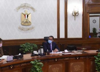 رئيس الوزراء يتابع جهود “صندوق مصر السيادي” في جذب الاستثمارات