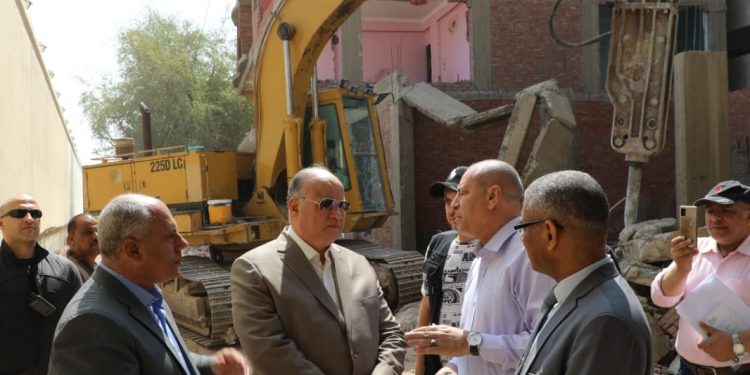 محافظ القاهرة: إزالة 212 عقار بالنزهة وصرف تعويضات لأصحابها