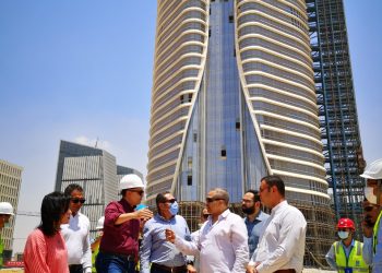 تضم 20 برجا..نائب وزير الإسكان يتفقد منطقة الأعمال المركزية و”كابيتال بارك” بالعاصمة الإدارية الجديدة