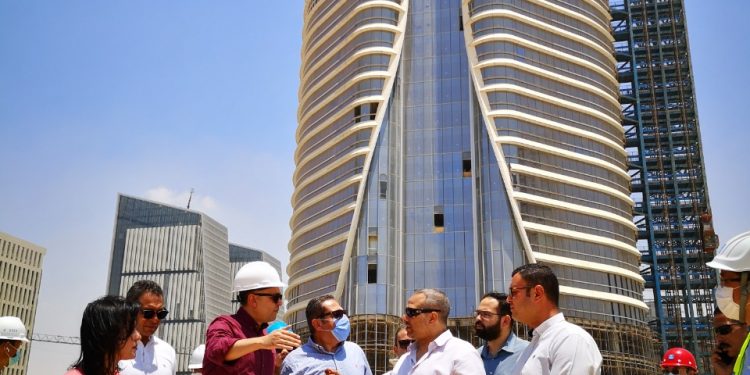 تضم 20 برجا..نائب وزير الإسكان يتفقد منطقة الأعمال المركزية و”كابيتال بارك” بالعاصمة الإدارية الجديدة