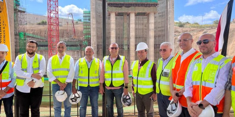 وزيرالإسكان يتابع من الموقع تقدم الأعمال بمشروع سد ومحطة “جوليوس نيريرى” الكهرومائية بدولة تنزانيا