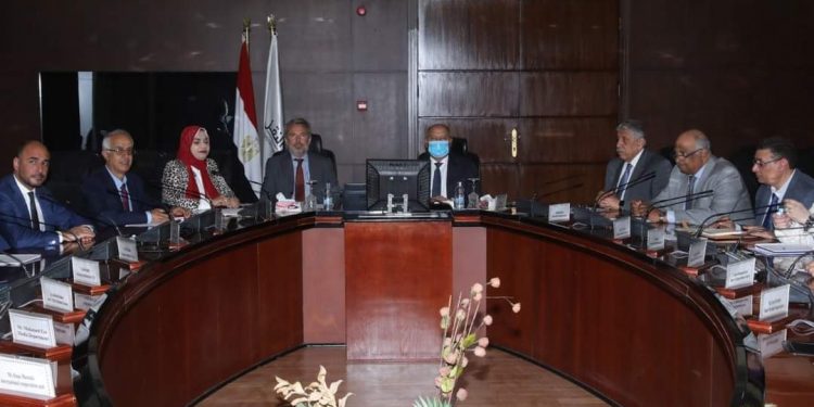 “النقل” تبحث التعاون مع إيطاليا في قطاع السكك الحديدية