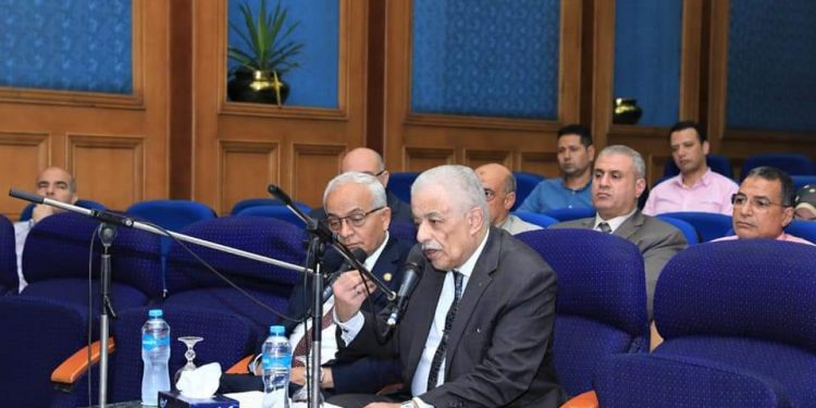 شوقي يستعرض التعليمات النهائية لامتحانات الثانوية العامة