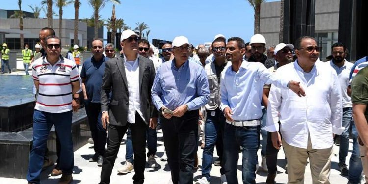رئيس الوزراء يبدأ جولة تفقدية لمتابعة سير العمل بمشروعات العلمين الجديدة