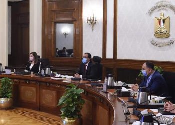 رئيس الوزراء يستعرض التصور المحدث للبرنامج المتكامل للطروحات الحكومية