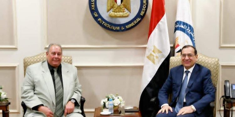 “الملا” يجري مباحثات بترولية مصرية رومانية