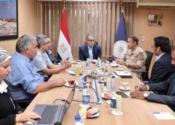 العناني يتابع اللمسات النهائية لأعمال الوسائط المتعددة والجرافيك بالمتحف المصري الكبير