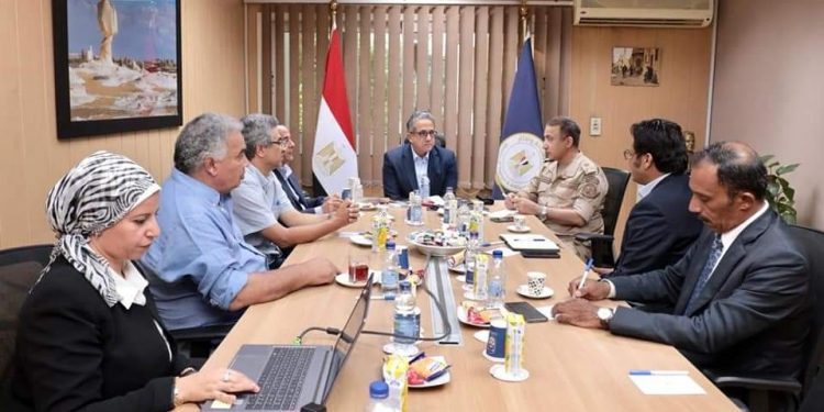 العناني يتابع اللمسات النهائية لأعمال الوسائط المتعددة والجرافيك بالمتحف المصري الكبير