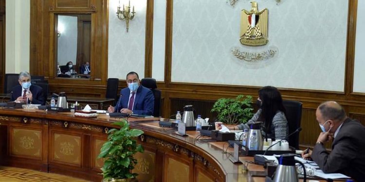 رئيس الوزراء يتابع الموقف التنفيذي لعدد من المشروعات القومية