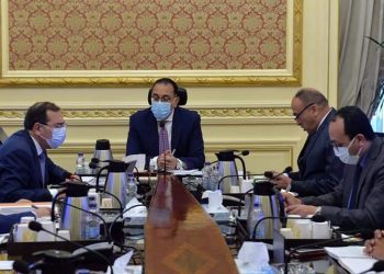 مدبولي يستعرض مع الملا الفرص الاستثمارية فى قطاع التكرير والبتروكيماويات