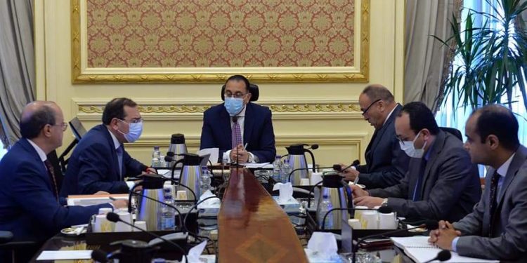 مدبولي يستعرض مع الملا الفرص الاستثمارية فى قطاع التكرير والبتروكيماويات