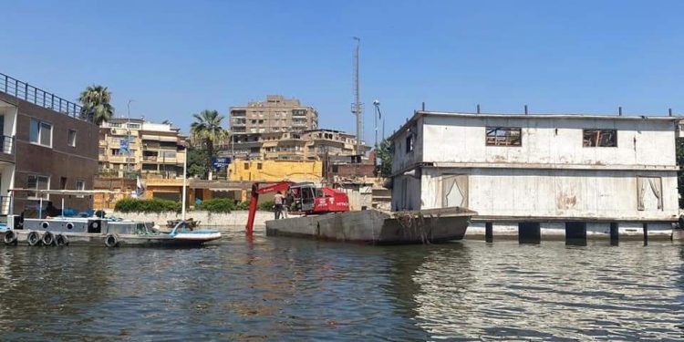 وزارة الرى تزيل 4 عائمات مخالفة بمنطقتى الكيت كات والعجوزة