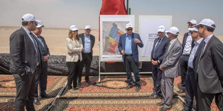 جولة تفقدية لوفد البنك الأوروبي وشركات الطاقة النظيفة بقناة السويس