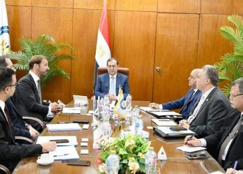 الملا يبحث مع وفد بنك سوسيتيه جنرال الفرنسى تمويل مشروعات قطاع البترول