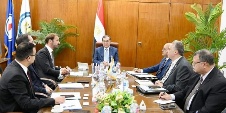 الملا يبحث مع وفد بنك سوسيتيه جنرال الفرنسى تمويل مشروعات قطاع البترول