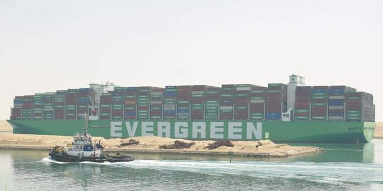 عبور سفينة الحاويات العملاقة EVER ART بقناة السويس أحدث وأكبر سفينة حاويات في العالم