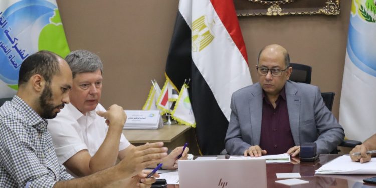 مياه أسيوط تناقش فاعليات تنفيذ برنامج (IWSP2) مع المكتب الاستشاري