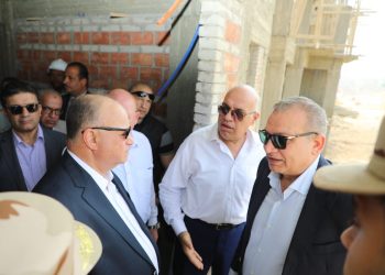 محافظ القاهرة يتفقد مشروع شمال الحرفيين بمنشأة ناصر