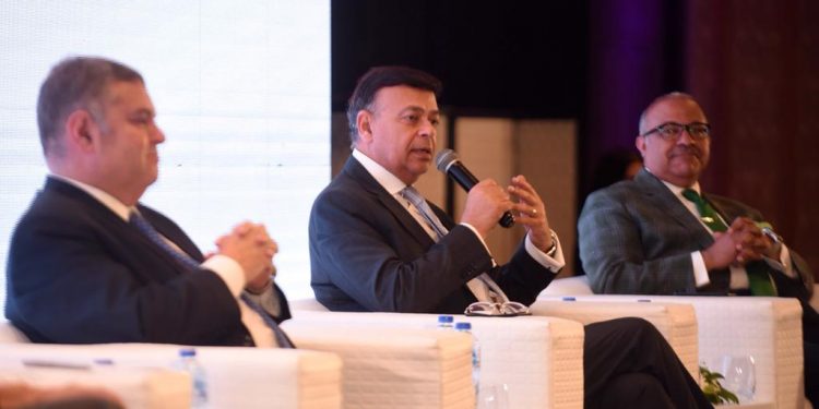 وزير النقل الاسبق: يجب فصل الملكية عن التشغيل ودعم القطاع الخاص في مجالات أخري غير العقارات