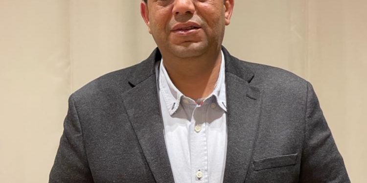 سعيد حسين: تثبيت أسعار الفائدة يحرك عجلة الاستثمار بالسوق المصرى