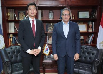 العناني يلتقي سفير كوريا الجنوبية بالقاهرة لبحث سبل التعاون المشترك
