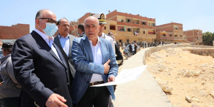 محافظ القاهرة يتفقد أعمال الإزالة الجارية بمصر القديمة