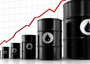 أسعار النفط تتجاوز مستوى 123 دولار للبرميل في العقود الآجلة
