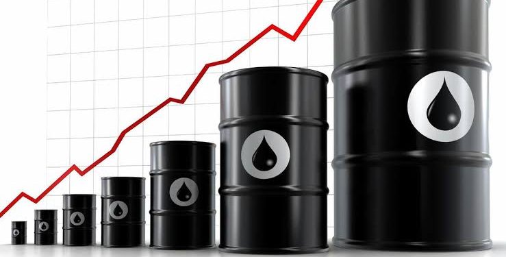 أسعار النفط تتجاوز مستوى 123 دولار للبرميل في العقود الآجلة