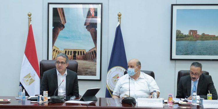 وزير السياحة يترأس مجلس إدارة المجلس الأعلى للآثار