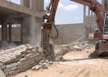 وزير الإسكان يُصدر قرارين لإزالة تعدياتٍ ومخالفة بناء بـ” ملوي الجديدة والساحل الشمالي الغربي “..وحملات بـ5 مدن أخرى