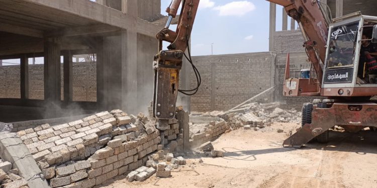 وزير الإسكان يُصدر قرارين لإزالة تعدياتٍ ومخالفة بناء بـ” ملوي الجديدة والساحل الشمالي الغربي “..وحملات بـ5 مدن أخرى