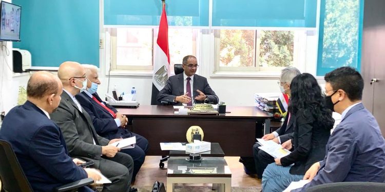 نائب وزير الإسكان يلتقي ممثلى الوكالة اليابانية للتعاون الدولى (JICA) وجامعة Gifu اليابانية لبحث أُطر التعاون