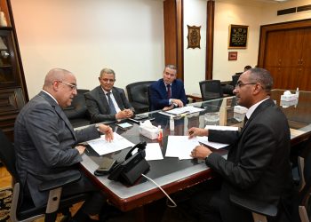 لقاء وزير الإسكان بمسئولى قطاع المياه