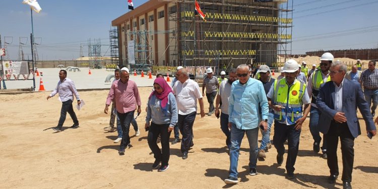 وزير الإسكان: جولات تفقدية للمسئولين بالمشروعات الجارية بمدن القاهرة الجديدة والعاشر والعبور الجديدة